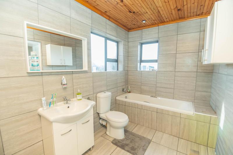 5 Bedroom Property for Sale in Bluewater Bay Eastern Cape